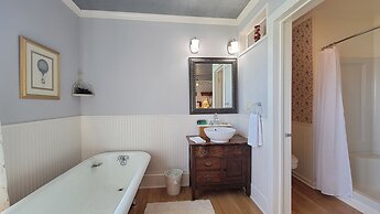 The Historic Requa Inn