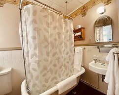 The Historic Requa Inn