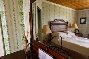 The Historic Requa Inn