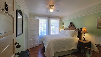 The Historic Requa Inn