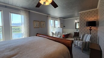 The Historic Requa Inn