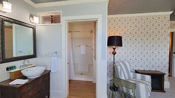 The Historic Requa Inn