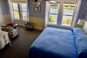 The Historic Requa Inn