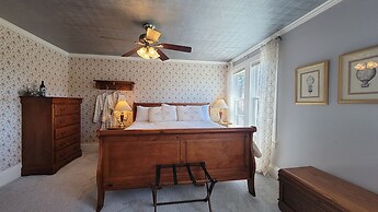 The Historic Requa Inn