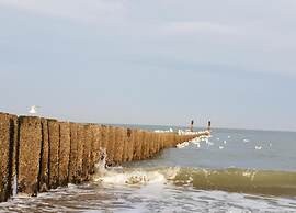 Welcoming Chalet in Oostkapelle With Garden