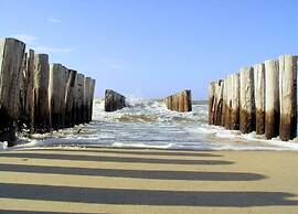 Welcoming Chalet in Oostkapelle With Garden