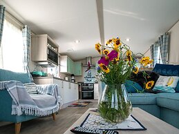 Amazing Chalet in Oostkapelle With Garden