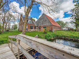 Beautiful Farmhouse With a Hottub