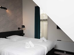 Apartment in Renesse With Garden