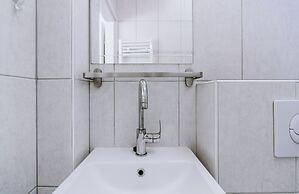 Beautiful Holiday Home in Ouddorp With Balcony