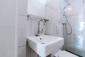 Beautiful Holiday Home in Ouddorp With Balcony