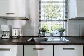 Beautiful Holiday Home in Ouddorp With Balcony