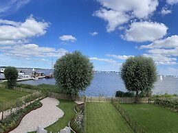 Apartment on the Sneekermeer