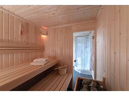 Wellness Villa With Sauna and Whirlpool