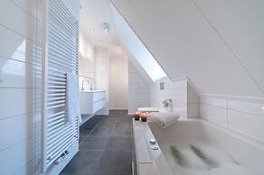 Wellness Villa With Sauna and Whirlpool