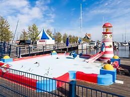 Modern Houseboat in Volendam With Shared Pool