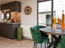 Modern Houseboat in Volendam With Shared Pool