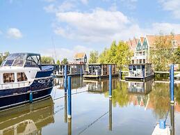 Modern Houseboat in Volendam With Shared Pool