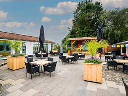 Ocean Dreams Chalet in Oostkapelle With Pool
