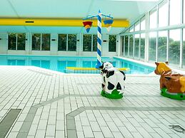 Ocean Dreams Chalet in Oostkapelle With Pool