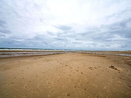 Ocean Dreams Chalet in Oostkapelle With Pool