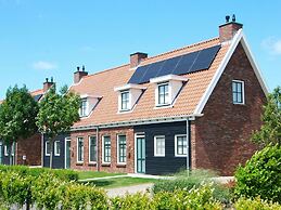 Lovely Holiday Home in Colijnsplaat With Whirlpool