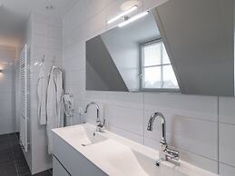 Lovely Holiday Home in Colijnsplaat With Whirlpool