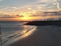 Lovely Holiday Home in Colijnsplaat With Whirlpool