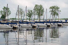 Houseboat Sneekermeer With Garden and Views