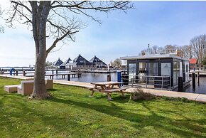 Houseboat Sneekermeer With Garden and Views