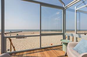 Cottage on the Beach of Dishoek