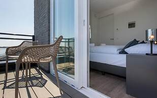 Bright Modern Apartment With Large Balconies, Located Directly on the 