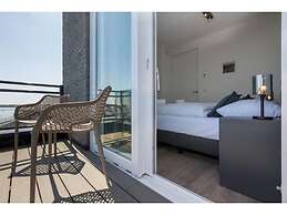 Bright Modern Apartment With Large Balconies, Located Directly on the 