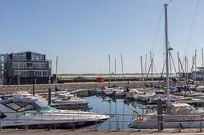 Apartment With Private Balcony in Marina