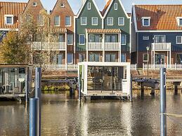 Beautiful Houseboat in Volendam Marina With Shared Pool