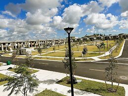 Sunset Haven: Beach Isle House FL Keys MIA Marina