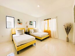 Sunset Haven: Beach Isle House FL Keys MIA Marina