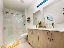 Sunset Haven: Beach Isle House FL Keys MIA Marina