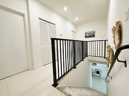 Sunset Haven: Beach Isle House FL Keys MIA Marina