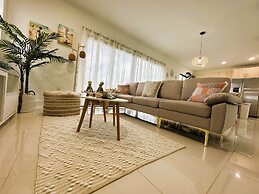 Sunset Haven: Beach Isle House FL Keys MIA Marina