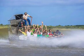 Sunset Haven: Beach Isle House FL Keys MIA Marina