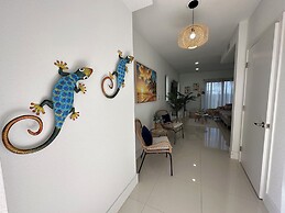 Sunset Haven: Beach Isle House FL Keys MIA Marina