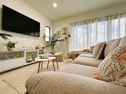 Sunset Haven: Beach Isle House FL Keys MIA Marina