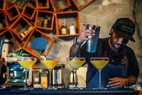 Alaya Yoga & Surf & Retreat