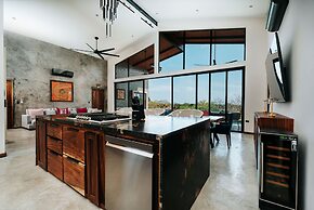 Alaya Yoga & Surf & Retreat