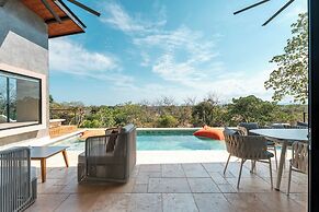 Alaya Yoga & Surf & Retreat