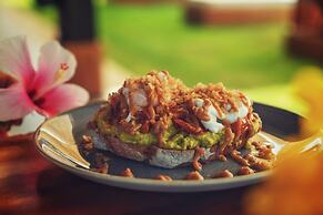 Alaya Yoga & Surf & Retreat