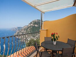 Peaceful Escape Above Amalfi Coast
