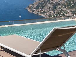 Peaceful Escape Above Amalfi Coast