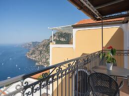 Peaceful Escape Above Amalfi Coast